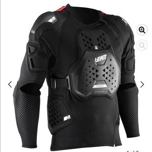 Leatt 3DF airfit hybrid body protector.